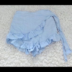 Size 4
Baby blue skirt shorts. Tie front